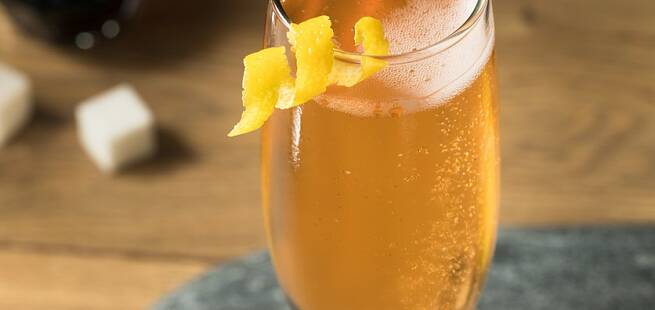 Kongelig cocktail med akevitt - drinkoppskrift