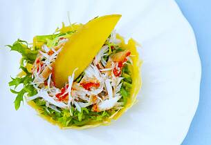 Kongekrabbe og mangosalat
