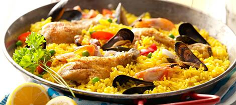 Lag ekte spansk paella med både kylling, blåskjell og reker