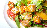 Laks i wokpanne er middag i en fei, og du lager stir-fry-sausen enkelt selv