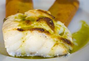 Torskemiddagen blir vårlig grønn og full av smak med denne oppskriften