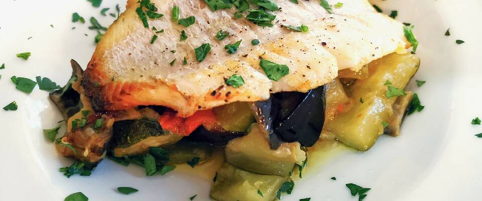 Her er løsningen på helgens fiskemåltid: Helgrillet steinbitbilet