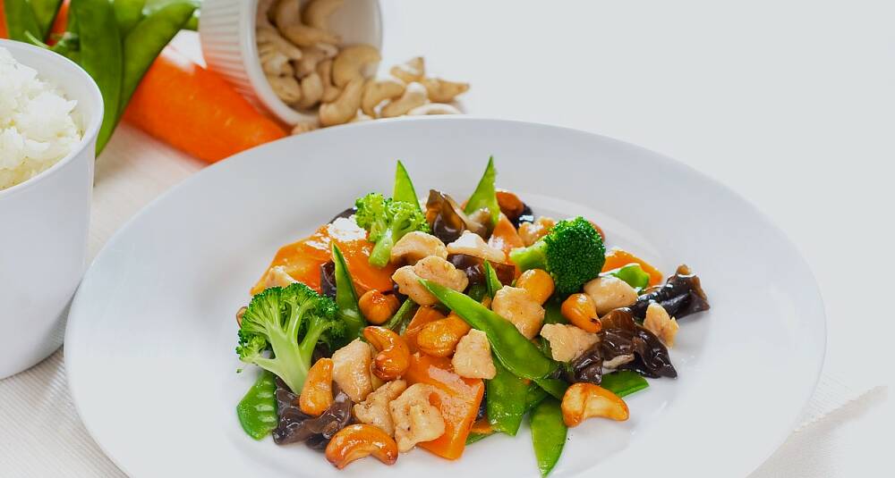 Stir fry med eller uten kjøtt, sopp, cashewnøtter og brokkoli