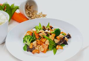 Stir fry med eller uten kjøtt, sopp, cashewnøtter og brokkoli