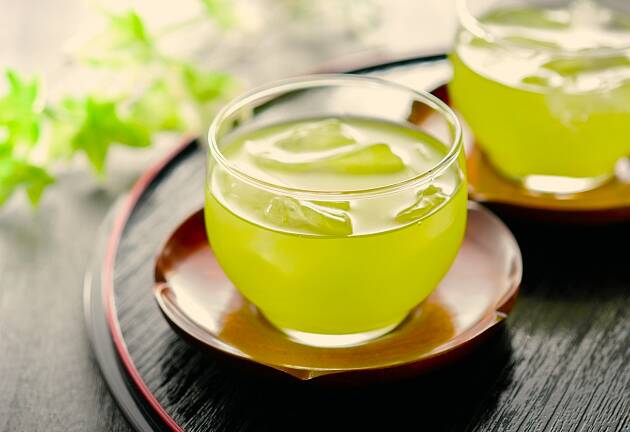 Feir våren med en gyllengrønn drink - og ta samtidig en vårsjau i barskapet