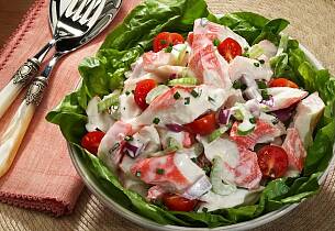 Kjapp salat med krabbe og koriander
