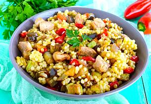 Couscous-salat med kylling og rucola
