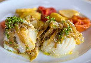 Når løken lages på denne måten, blir fiskeretten alt annet enn hverdagslig