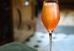 Rhubarb spritz som på Svanen - drinkoppskrift