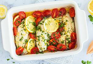 Persille gir veldig god smak til fisk når den bakes på denne måten
