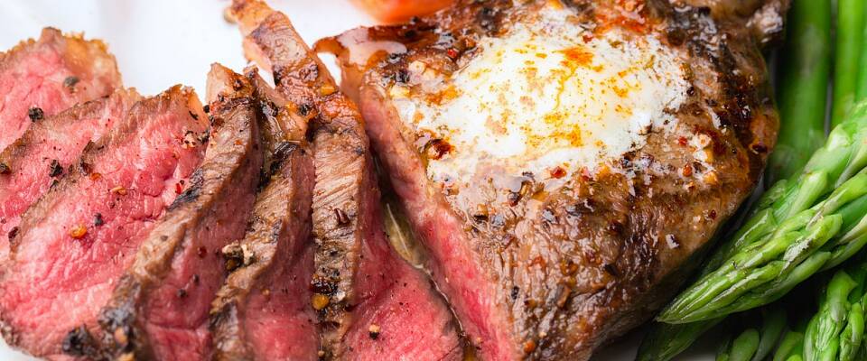 By på denne New York-inspirerte biff-klassikeren fra grillen