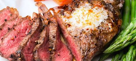 By på denne New York-inspirerte biff-klassikeren fra grillen