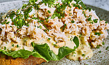 Et saftig stykke krabbe-smørbrød blir suksess som dagens middag
