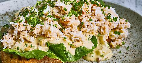 Et saftig stykke krabbe-smørbrød blir suksess som dagens middag