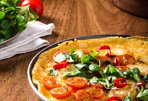 Eggepanne med tomater chili og hvitløk