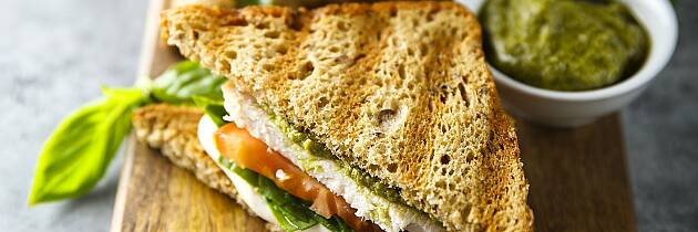 Kombinasjonen av kylling, mozzarella, tomat og pesto er vel testet ut - også som smørbrød