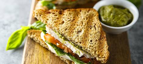 Kombinasjonen av kylling, mozzarella, tomat og pesto er vel testet ut - også som smørbrød