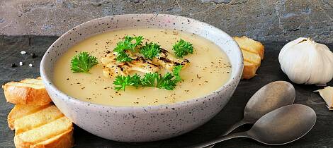 Lag en mettende suppe med blomkål og poteter - bli overrasket over hvor herlig det smaker