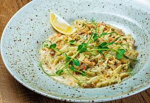 Pasta med laks i sennepssaus