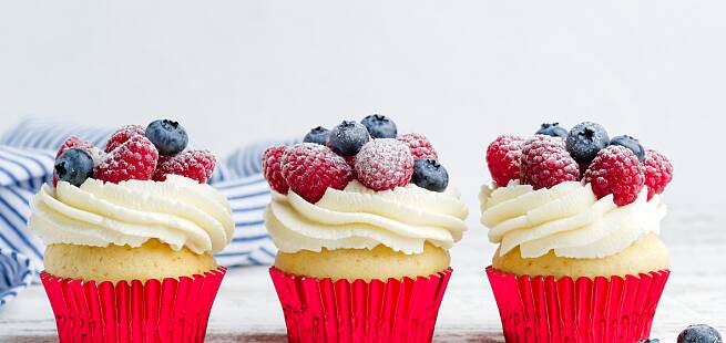 Cupcakes med blåbær og bringebær