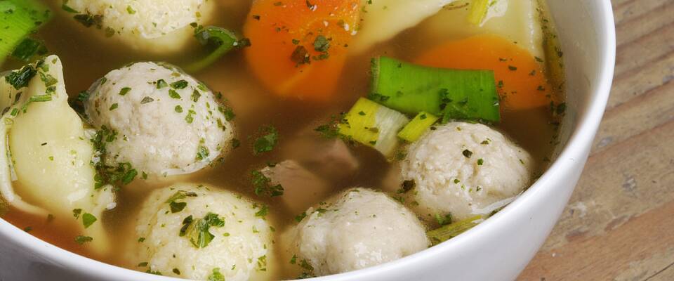 Start uka med en retro middag: Grønnsaksuppe med fine kyllingboller