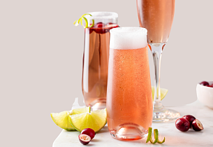 Sloe Gin møter rosa musserende drinkoppskrift