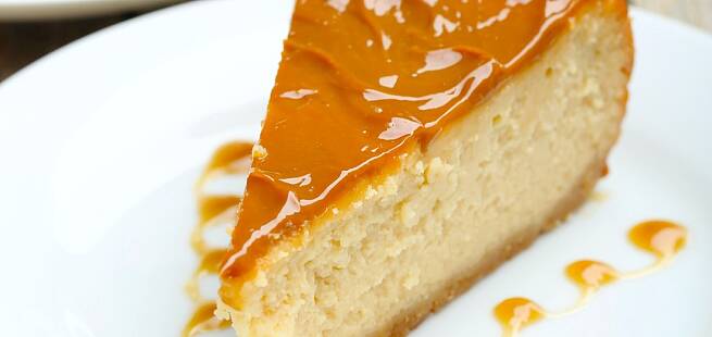 Het ostekake med karamellokk