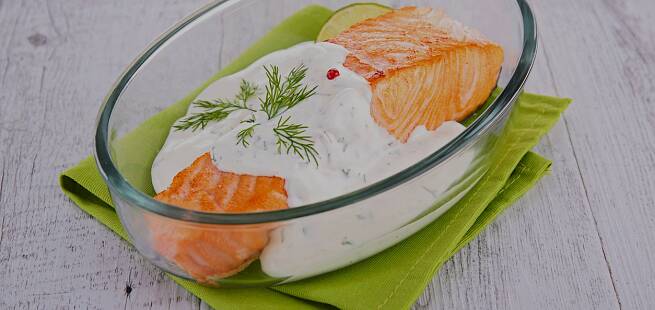 Ovnsbakt laks med syltede grønnsaker og pepperrotkrem