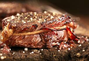 Baconbiff med choronsaus og hasselbackpoteter