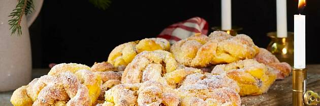 Lag en vri på lussekattene i år: Safranboller med pistasjnøtter