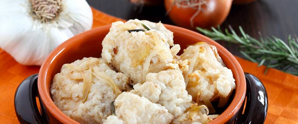 La torsken trekke i en syrlig marinade som på italiensk