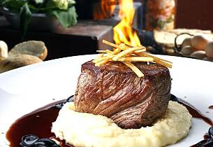 Skal du først lage deg en solid biff, gå for tournedos med rødvinssaus