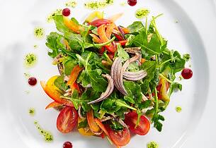 ,Edel salat med oksetunge