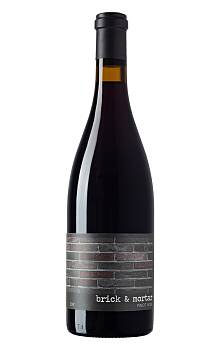 brick & mortar La Perla Pinot Noir