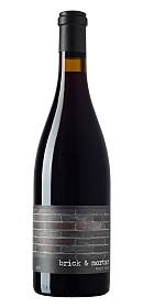 brick & mortar La Perla Pinot Noir