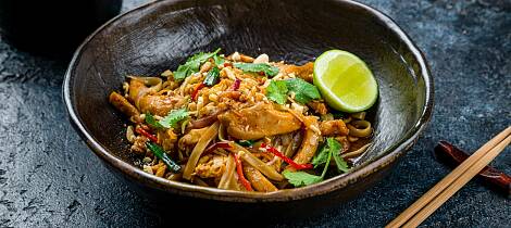 Slik steker du nudler med kylling - pad thai