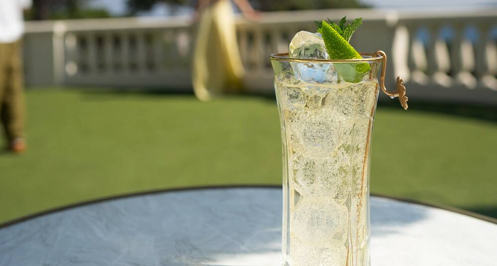 St Germain Hugo Spritz drinkoppskrift