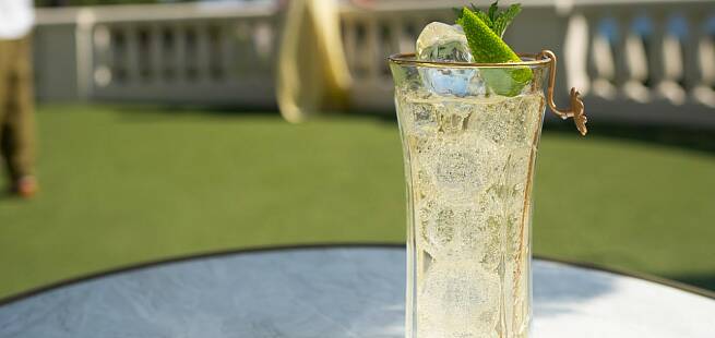 St Germain Hugo Spritz drinkoppskrift