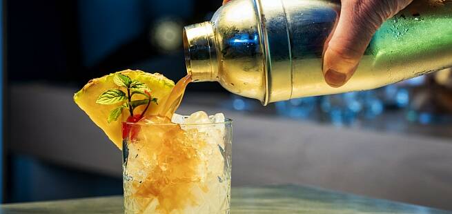 Sage & Pernod pineapple-tini drinkoppskrift