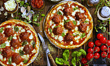 Pizza er kanskje den beste måten å servere kjøttboller på
