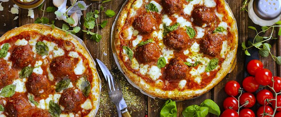 Pizza er kanskje den beste måten å servere kjøttboller på