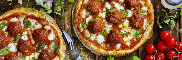Pizza er kanskje den beste måten å servere kjøttboller på