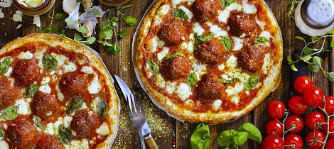 Pizza er kanskje den beste måten å servere kjøttboller på