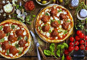 Pizza er kanskje den beste måten å servere kjøttboller på