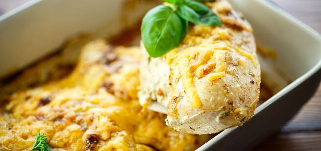 Kyllingfilet med Jarlsberg og soltørkede tomater
