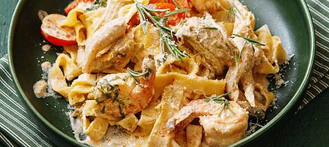 Pasta med laks og reker på italiensk vis
