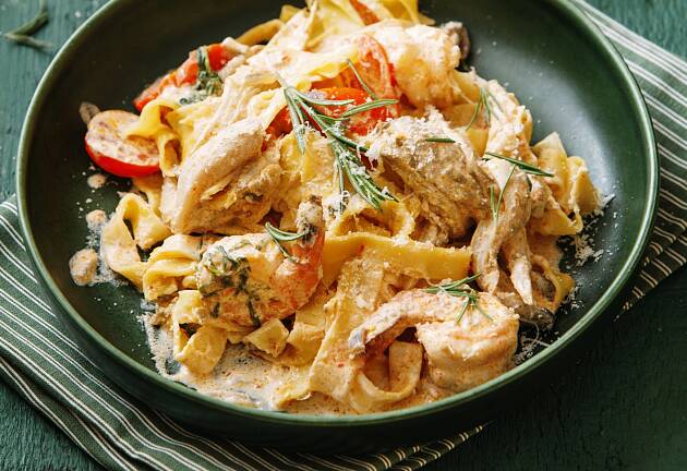 Pasta med laks og reker på italiensk vis