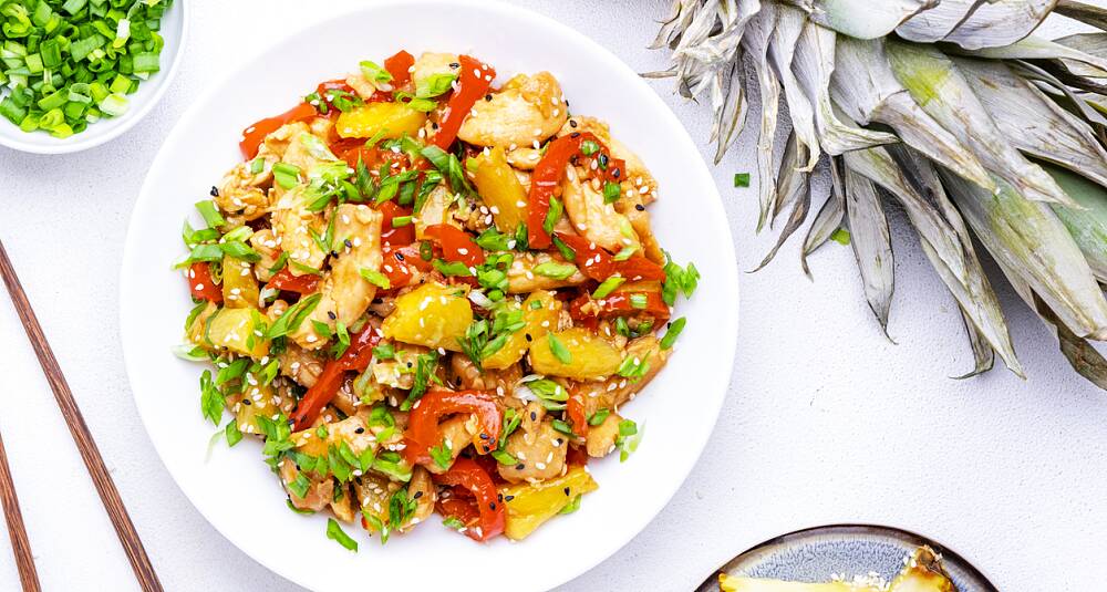 Kyllingwok med ananas og sursøt saus