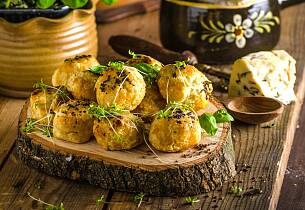 Vannbakkels med blåmuggost - Gougéres au roquefort