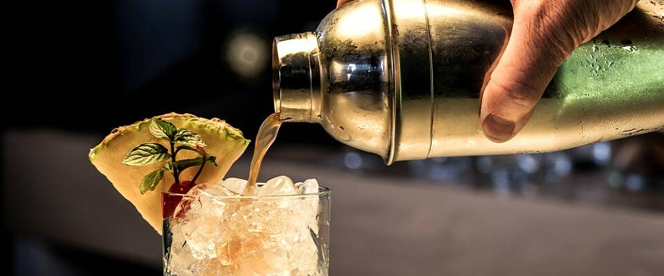 Miks en spennende drink med det som står innerst i barskapet
